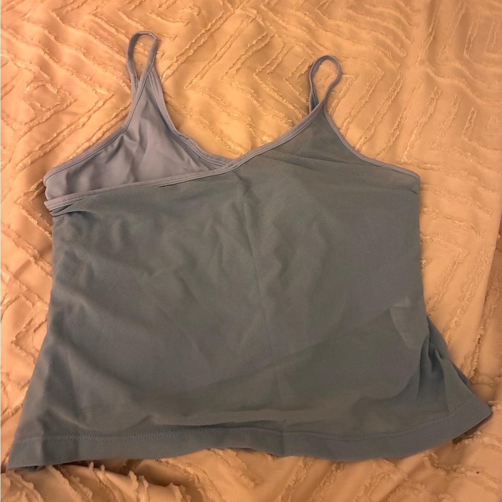 NWT Halara V Neck Contrast Mesh Skinny Casual
Cami Top Foggy Blue